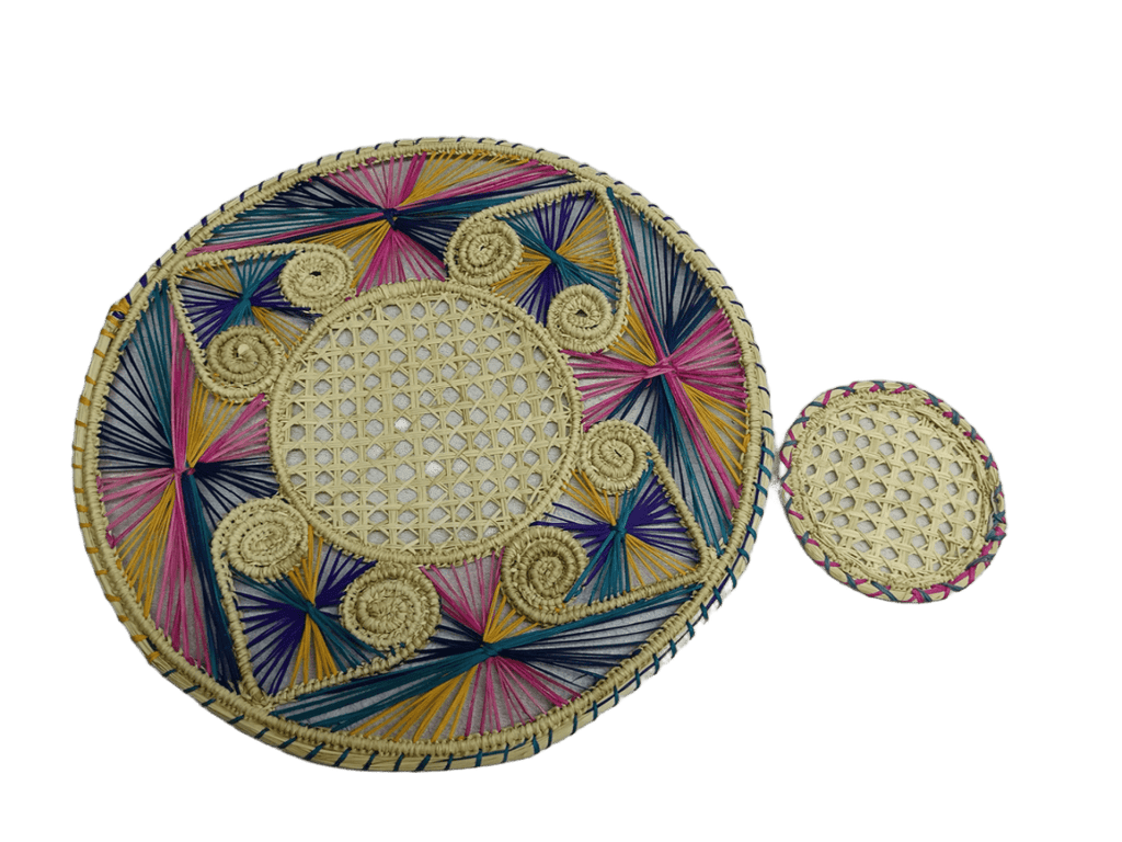 Individual en palma de iraca coloridas con portavaso