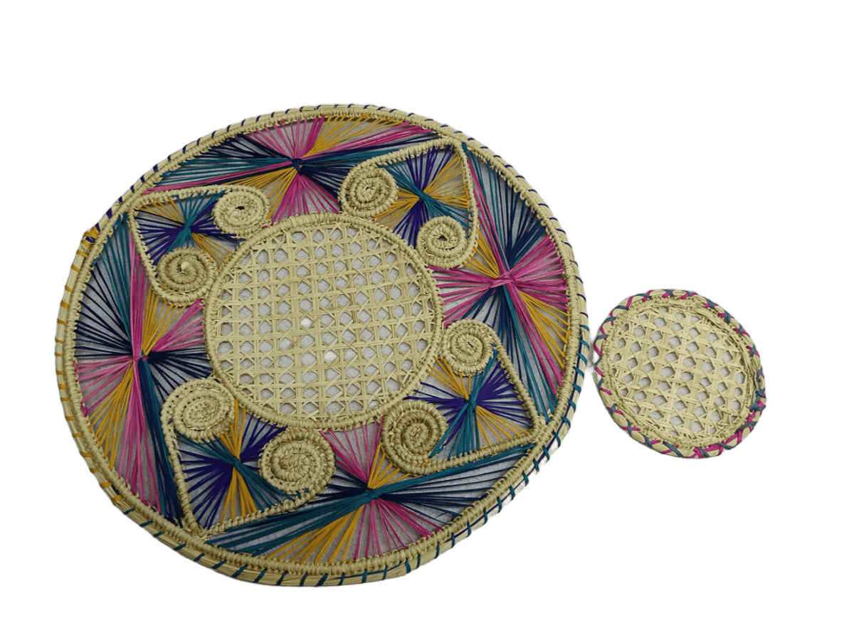 Individual en palma de iraca coloridas con portavaso