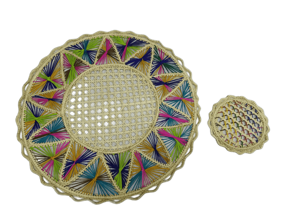Individual en palma de iraca colorida con portavaso