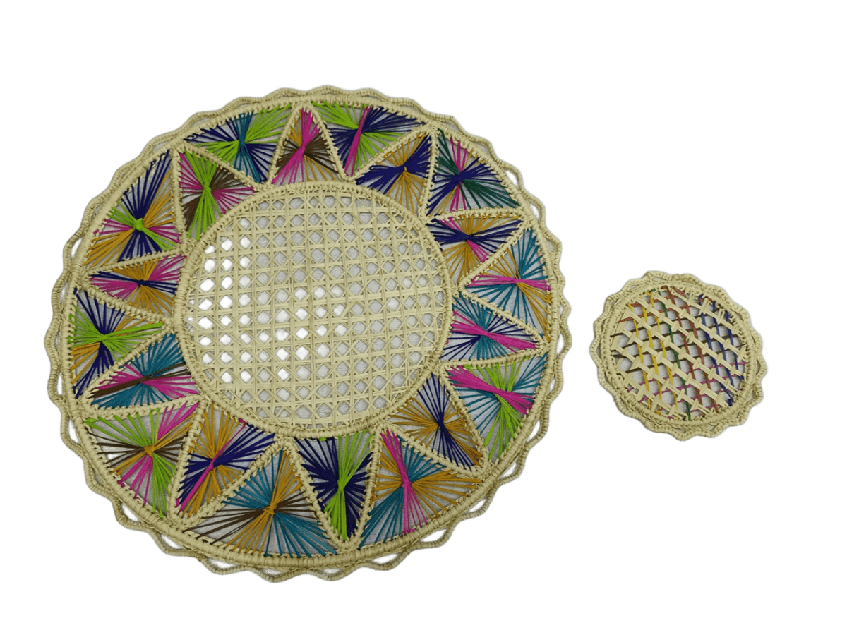 Individual en palma de iraca colorida con portavaso