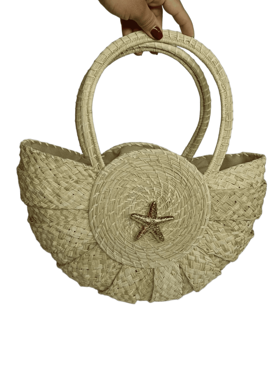 Bolso con herraje elaborado en palma de iraca tipo media luna estilo caracol