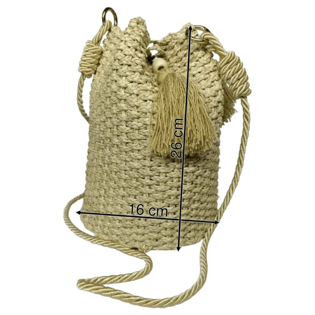 Mochila grande elaborado en palma de iraca con borlas beige y lazo beige