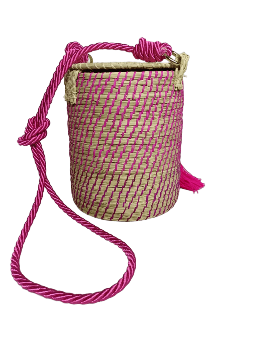Bolso de espalda elaborado en palma de iraca tipo tambor color fucsia, borla fucsia y lazo fucsia