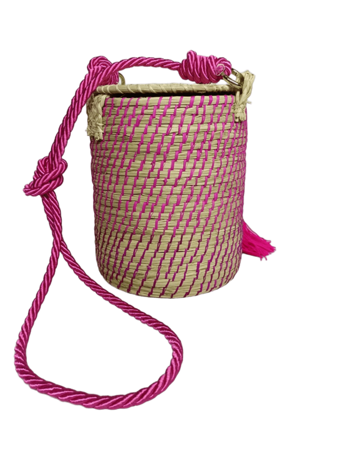 Bolso de espalda elaborado en palma de iraca tipo tambor color fucsia, borla fucsia y lazo fucsia