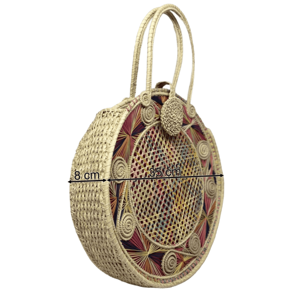 Bolso de perfil elaborado en palma de iraca redondo color fucsia con aza beige