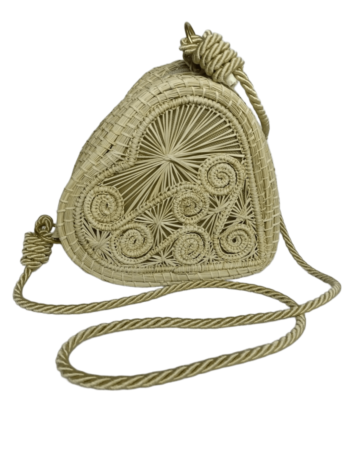 Bolso yoyo elaborado en palma de iraca en forma de corazón color beige con lazo beige